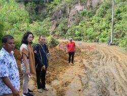 Wakil Bupati Junita Rebeka Marbun, SH, MAP Meninjau Bencana Tanah Longsor dan Banjir di Kecamatan Pakkat 