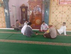 Masyarakat Ukui Terlibat dalam Jumat Curhat, Bahas Keamanan dan Lingkungan