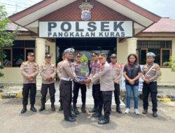 Polsek Pangkalan Kuras Laksanakan Penyerahan Bibit Buah kepada Personil yang Berulang Tahun