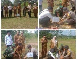 Polsek Langgam Bersama Forkopimcam Tanam Bibit Pohon untuk Dukung Program Penghijauan