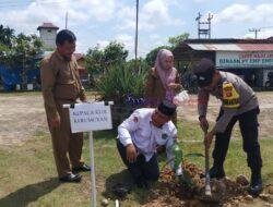 Peringati Hari Bumi, Polsek Kerumutan Terlibat dalam Penanaman 1 Juta Pohon