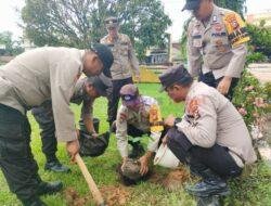 Polsek Ukui Hijaukan Lingkungan, Tanam Pohon di Sekitar Mako