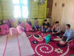 Kepedulian Tanpa Batas, Kapolsek Kerumutan dan Bhayangkari Berikan Bantuan Sembako untuk Keluarga Korban