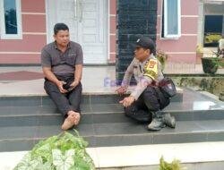 Ciptakan Suasana Kondusif, Bhabinkamtibmas Polsek Bunut Sambangi Warga dan Sebarkan Maklumat Kapolda Riau
