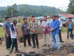 Bupati Humbahas Berikan Bantuan Korban Bencana Kebakaran Di Desa Siponjot